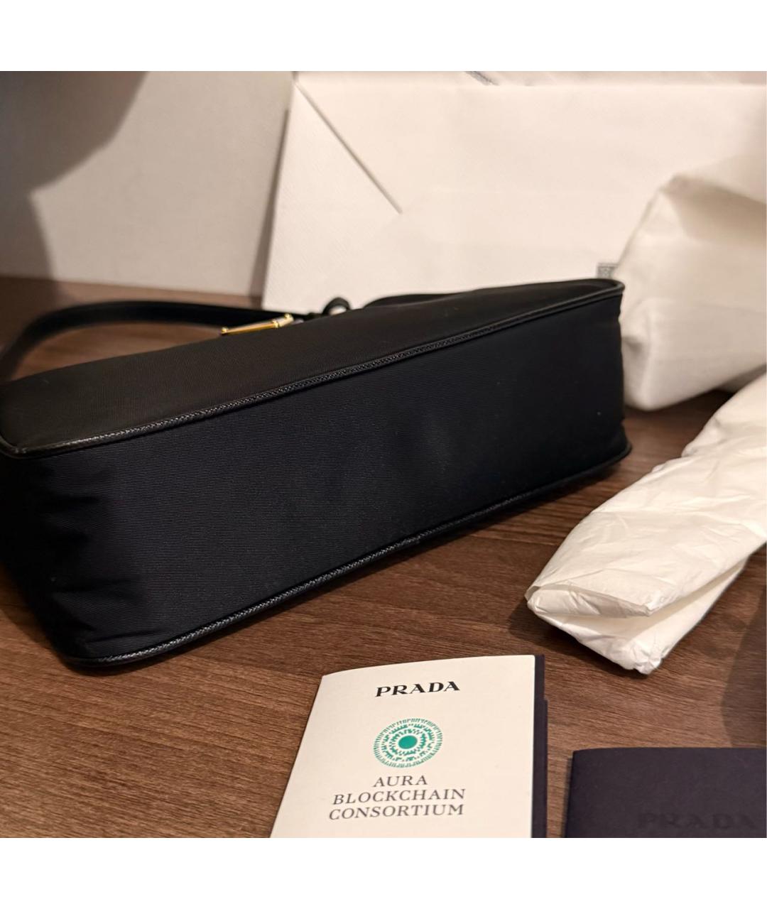 PRADA Черная нейлоновая сумка с короткими ручками, фото 3
