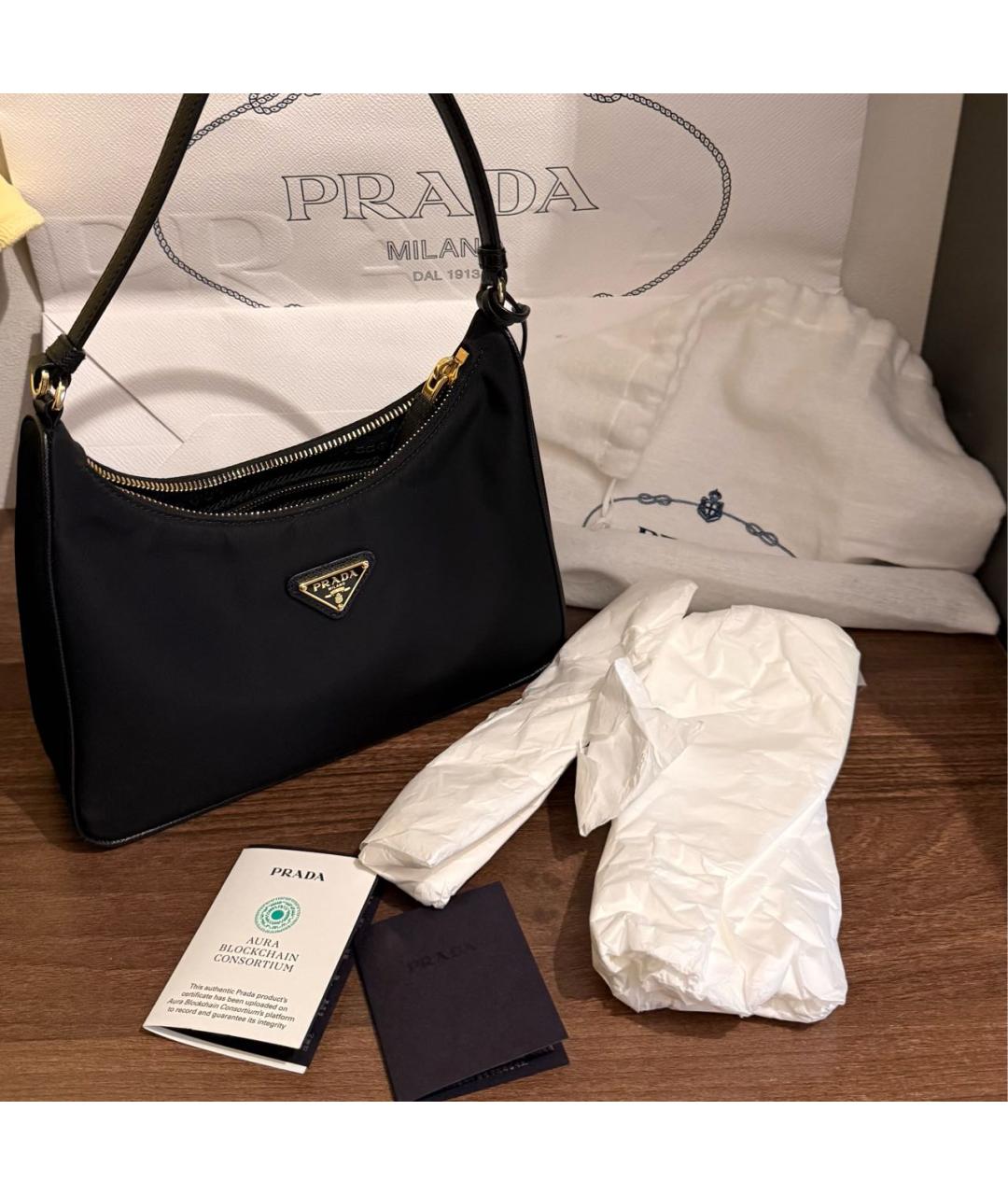 PRADA Черная нейлоновая сумка с короткими ручками, фото 5