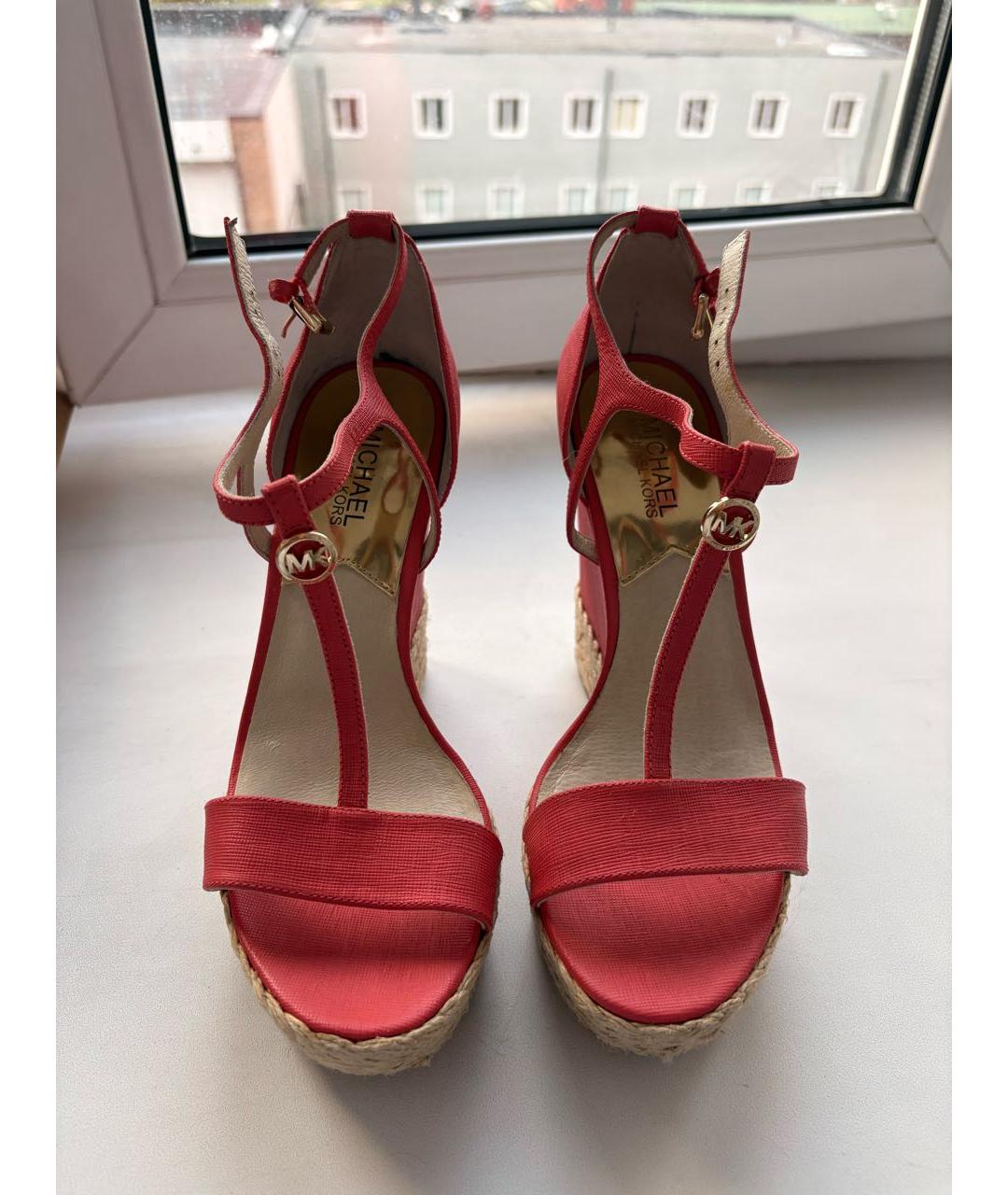 MICHAEL MICHAEL KORS Коралловые кожаные босоножки, фото 2