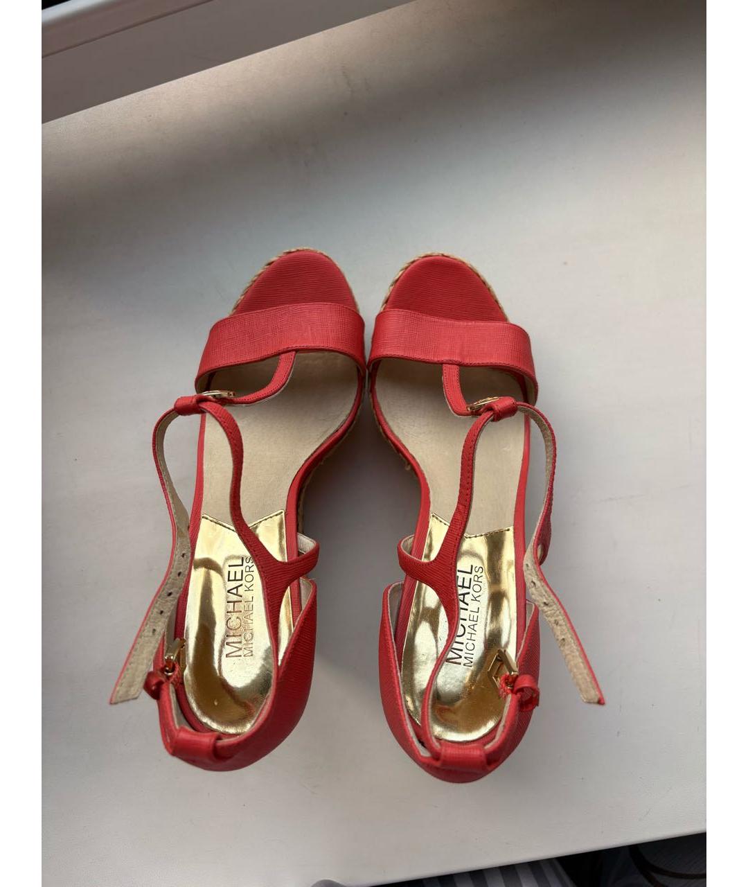 MICHAEL MICHAEL KORS Коралловые кожаные босоножки, фото 3