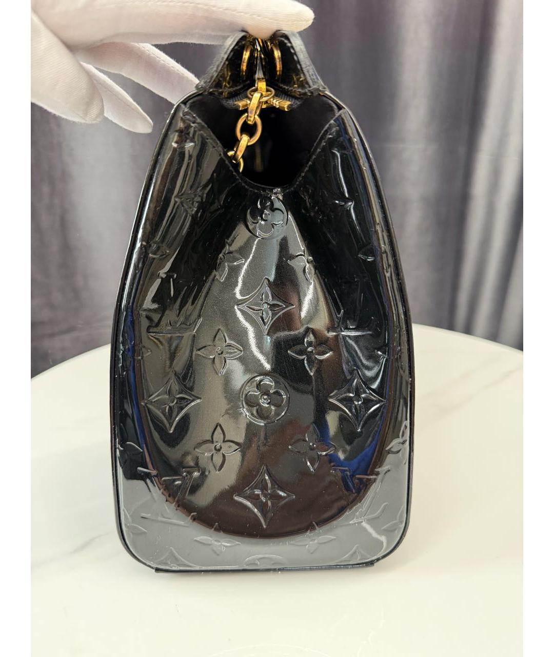 LOUIS VUITTON Черная сумка с короткими ручками из лакированной кожи, фото 5
