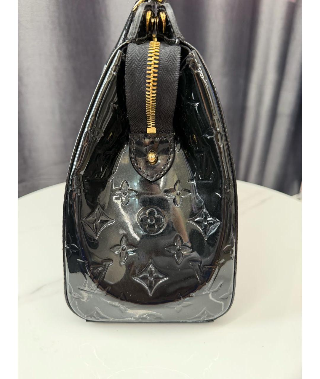 LOUIS VUITTON Черная сумка с короткими ручками из лакированной кожи, фото 6
