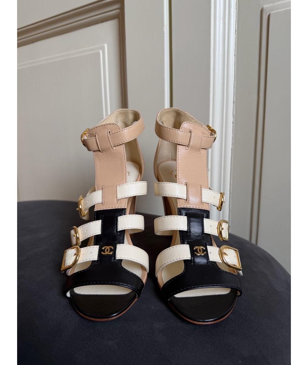 CHANEL Бежевые кожаные босоножки, фото 3