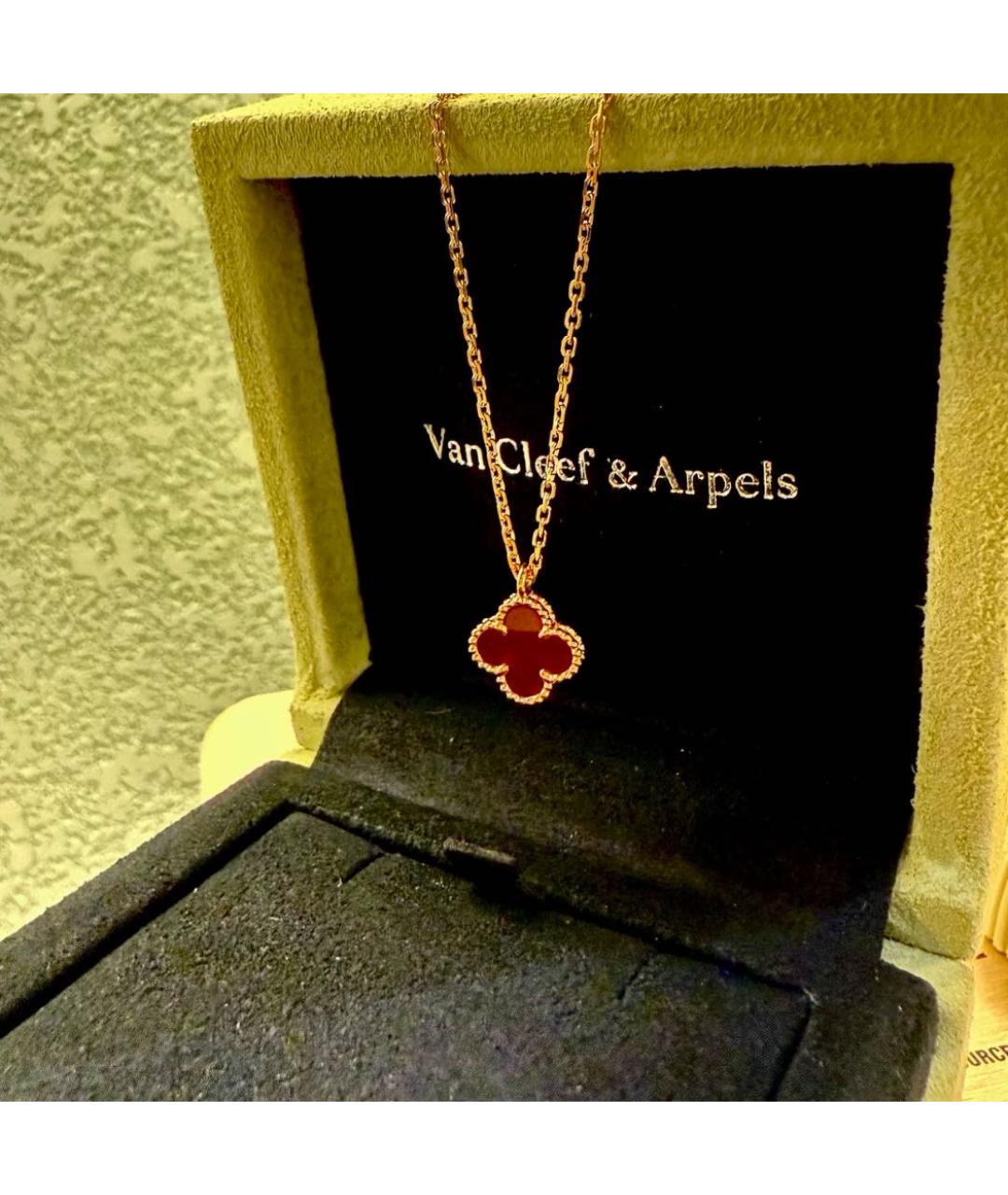 VAN CLEEF & ARPELS Красная подвеска из желтого золота, фото 5