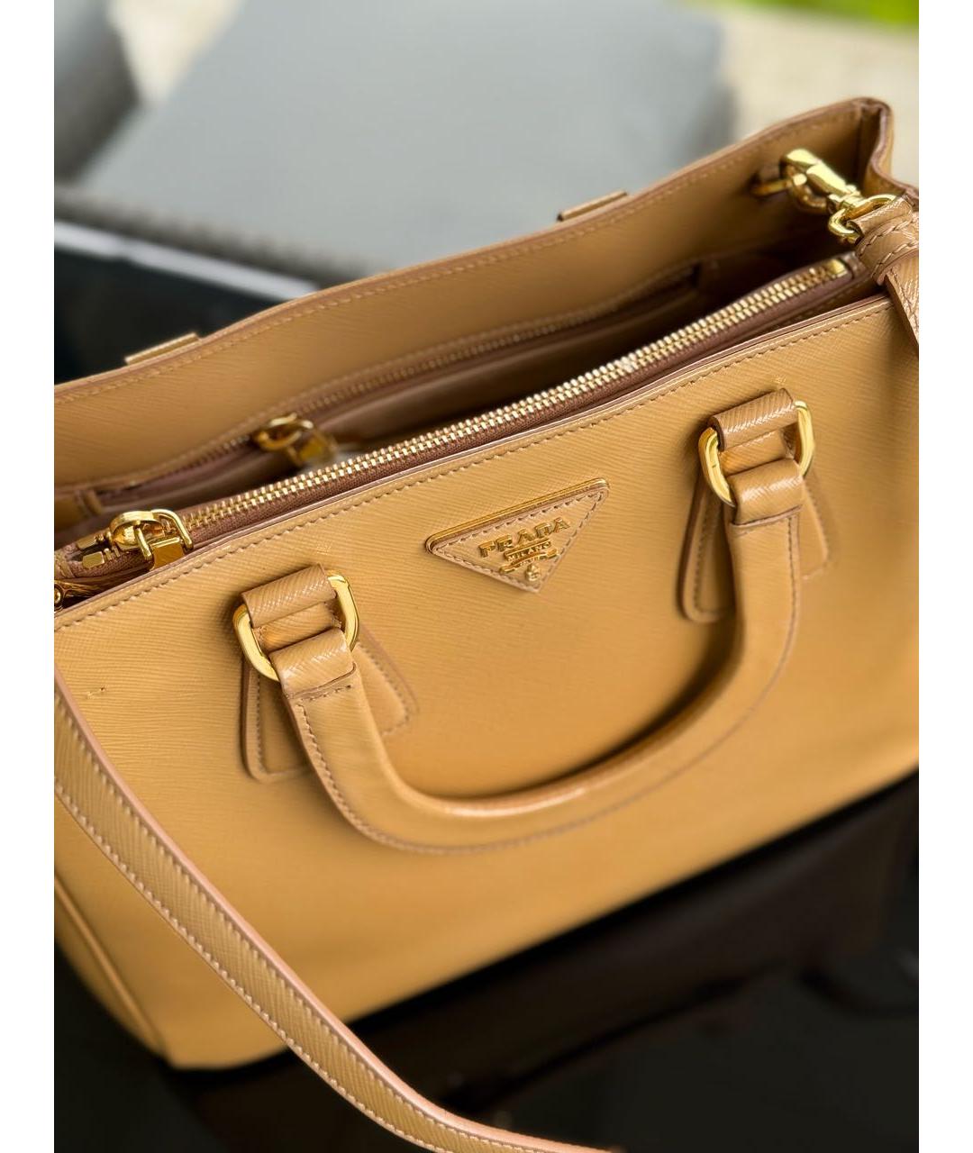 PRADA Горчичная кожаная сумка через плечо, фото 2