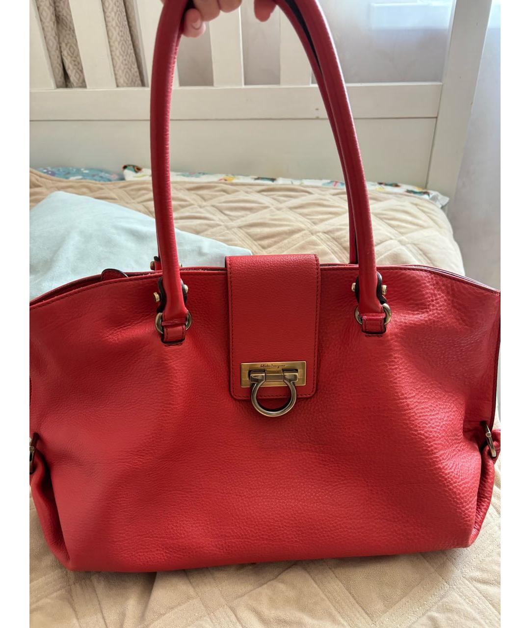 FERRAGAMO Коралловая кожаная сумка тоут, фото 5
