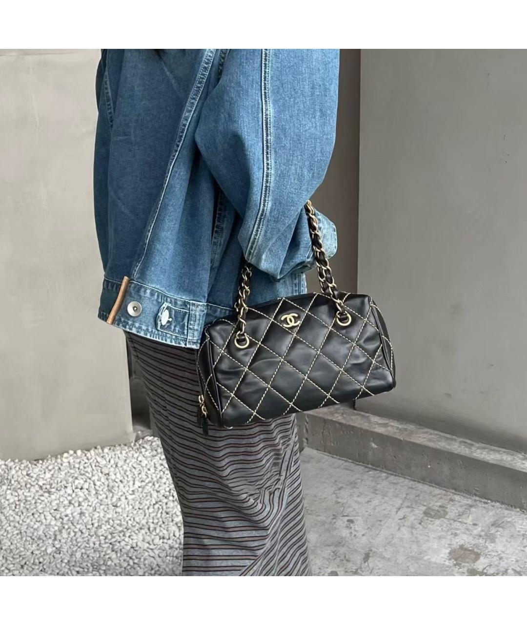 CHANEL Черная кожаная сумка с короткими ручками, фото 6