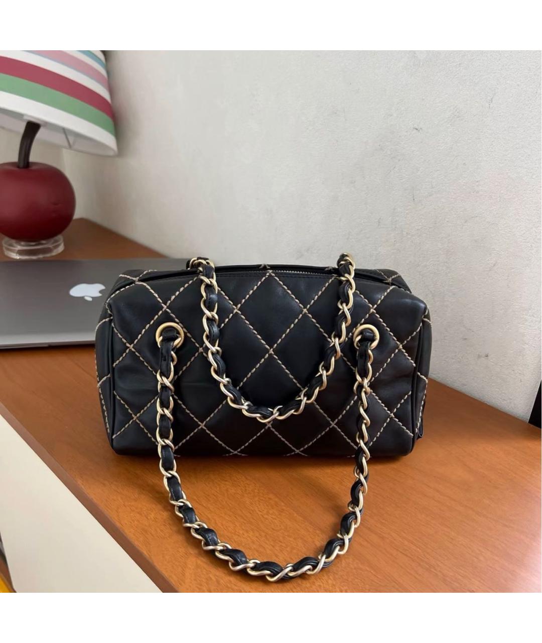 CHANEL Черная кожаная сумка с короткими ручками, фото 2