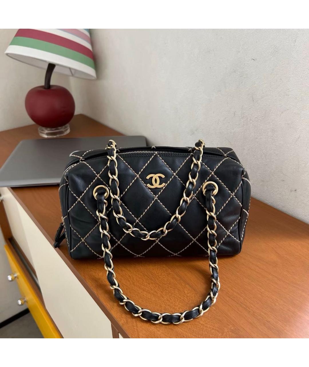 CHANEL Черная кожаная сумка с короткими ручками, фото 8