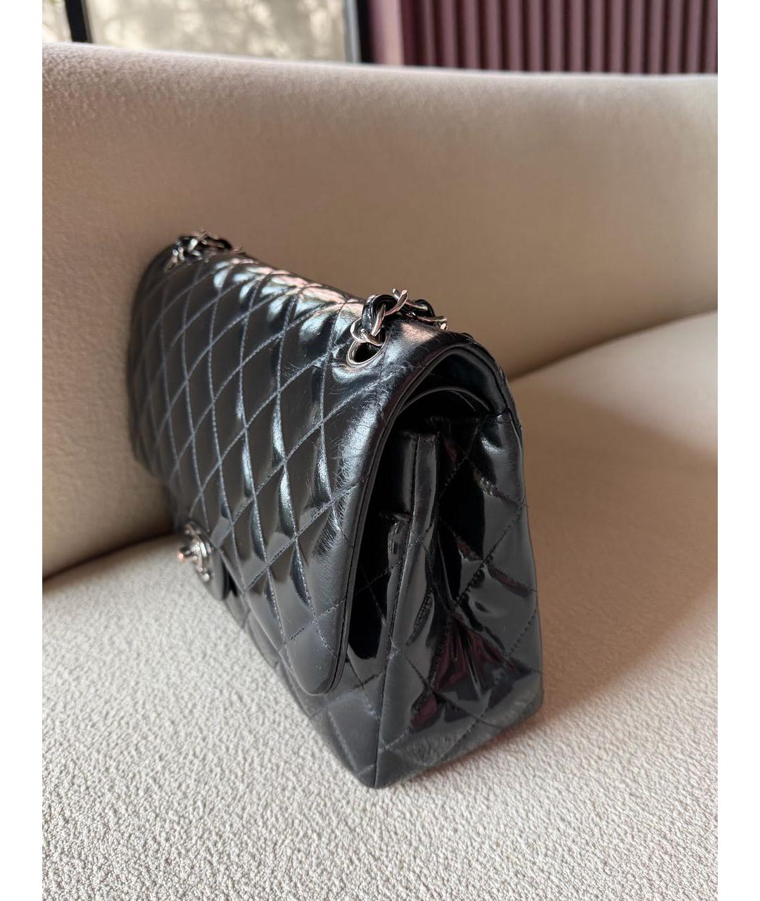 CHANEL Черная сумка через плечо из лакированной кожи, фото 2