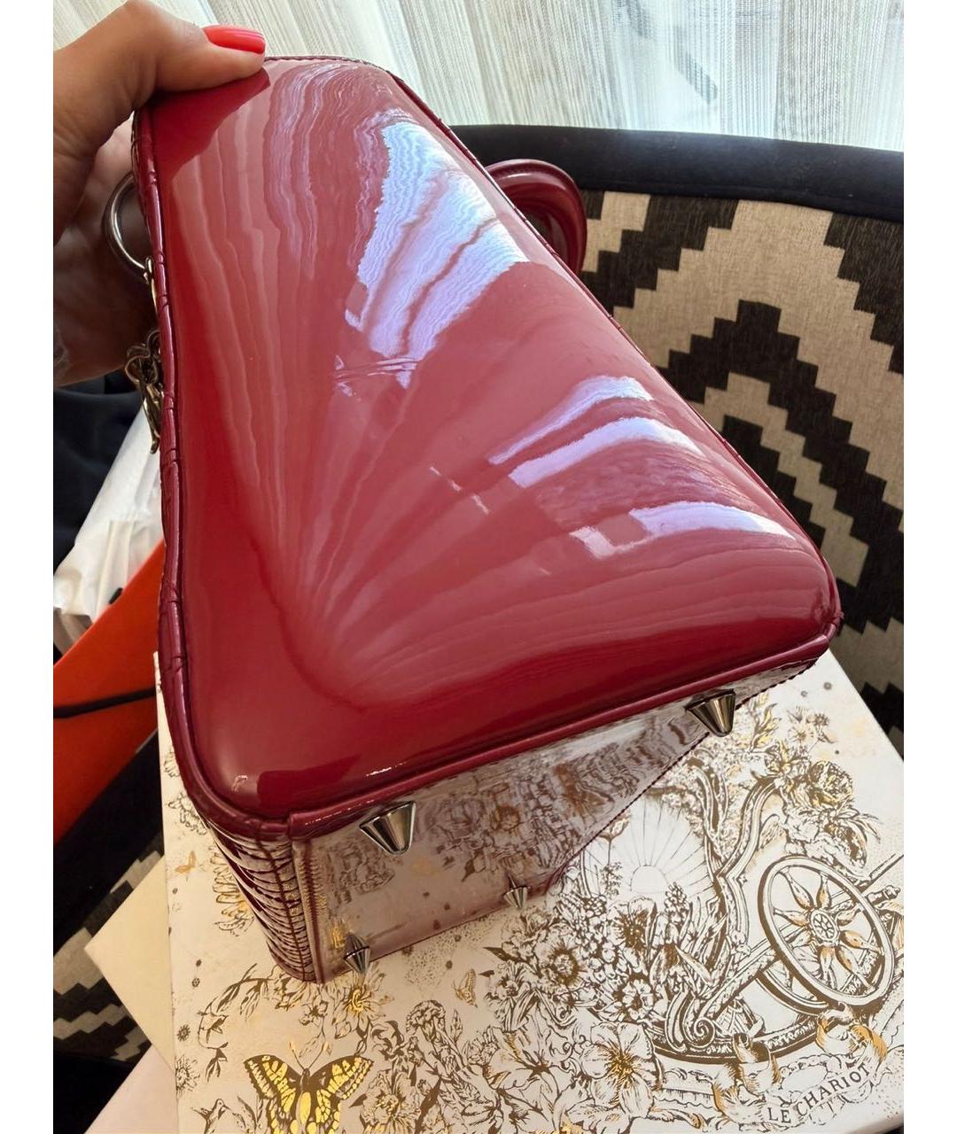 CHRISTIAN DIOR Красная сумка с короткими ручками из лакированной кожи, фото 5