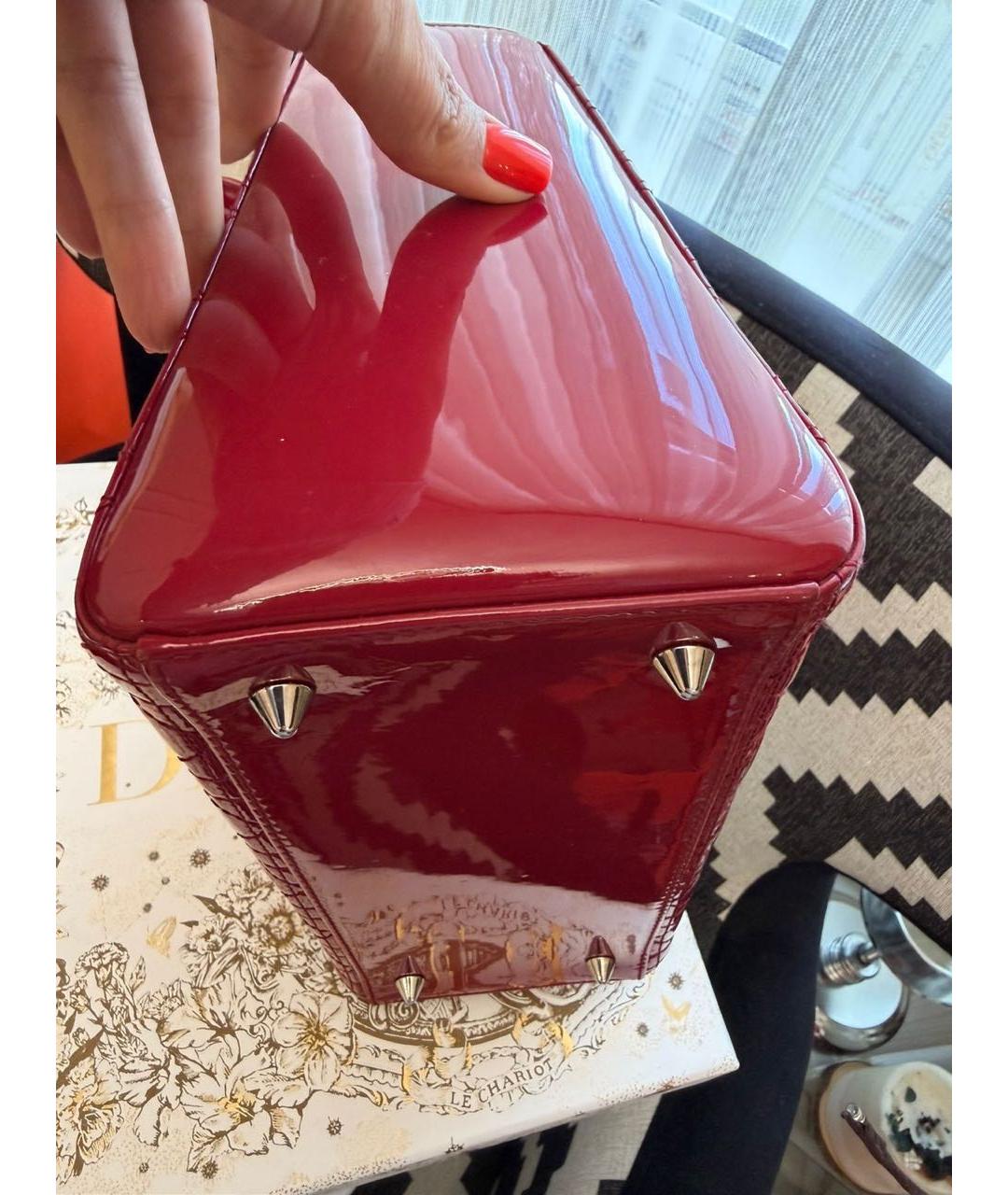 CHRISTIAN DIOR Красная сумка с короткими ручками из лакированной кожи, фото 3