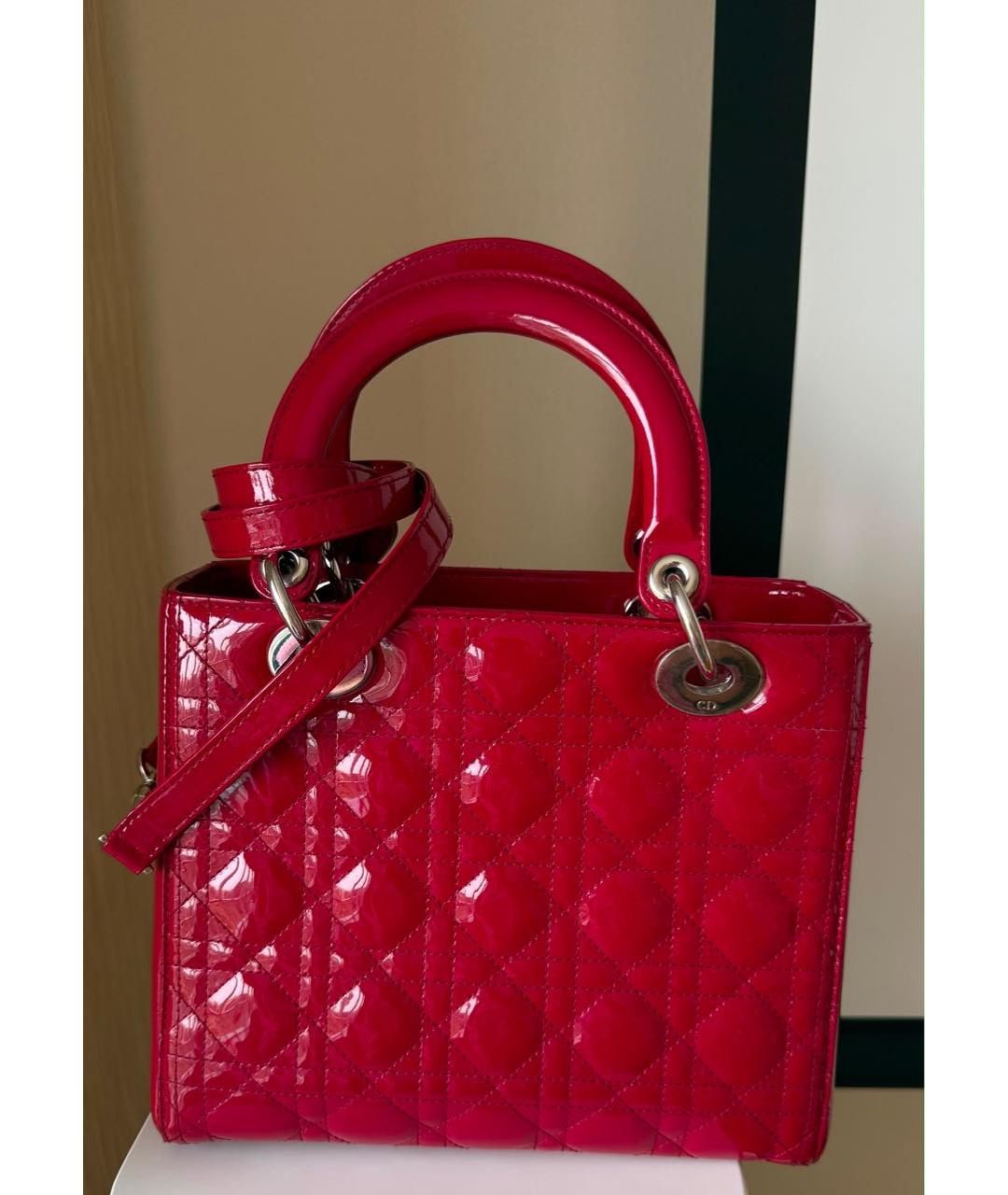 CHRISTIAN DIOR Красная сумка с короткими ручками из лакированной кожи, фото 2