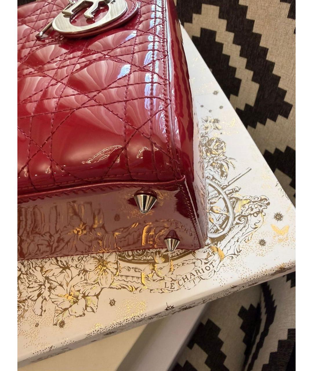 CHRISTIAN DIOR Красная сумка с короткими ручками из лакированной кожи, фото 4