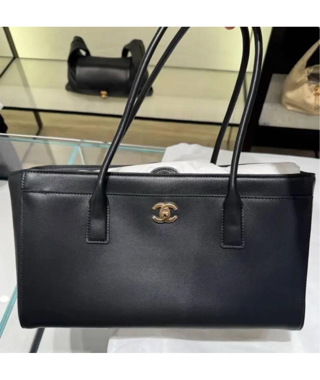 CHANEL Черная кожаная сумка с короткими ручками, фото 2