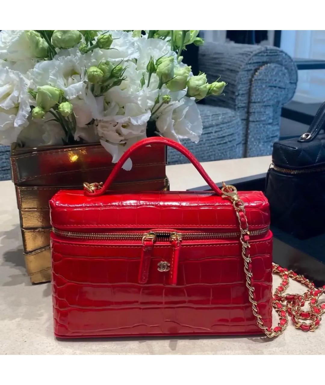 CHANEL Красная сумка с короткими ручками из лакированной кожи, фото 3