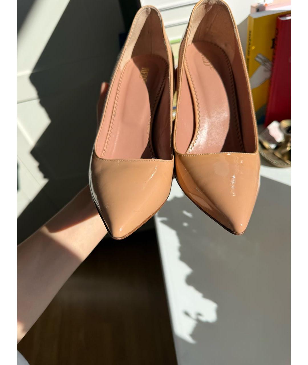 RED VALENTINO Бежевые туфли из лакированной кожи, фото 6