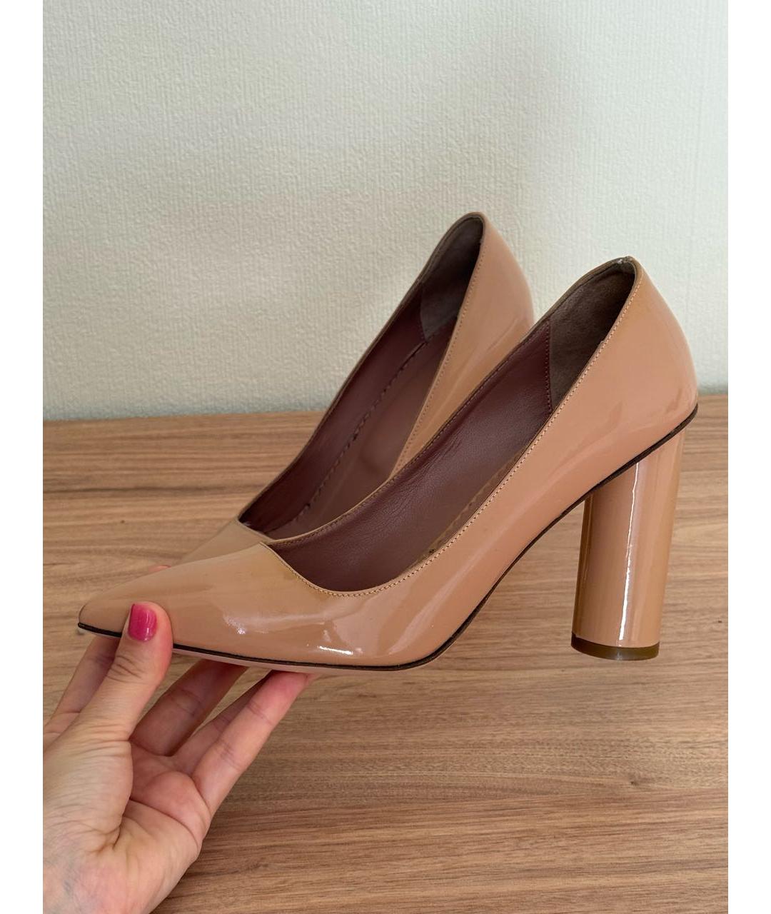 RED VALENTINO Бежевые туфли из лакированной кожи, фото 9