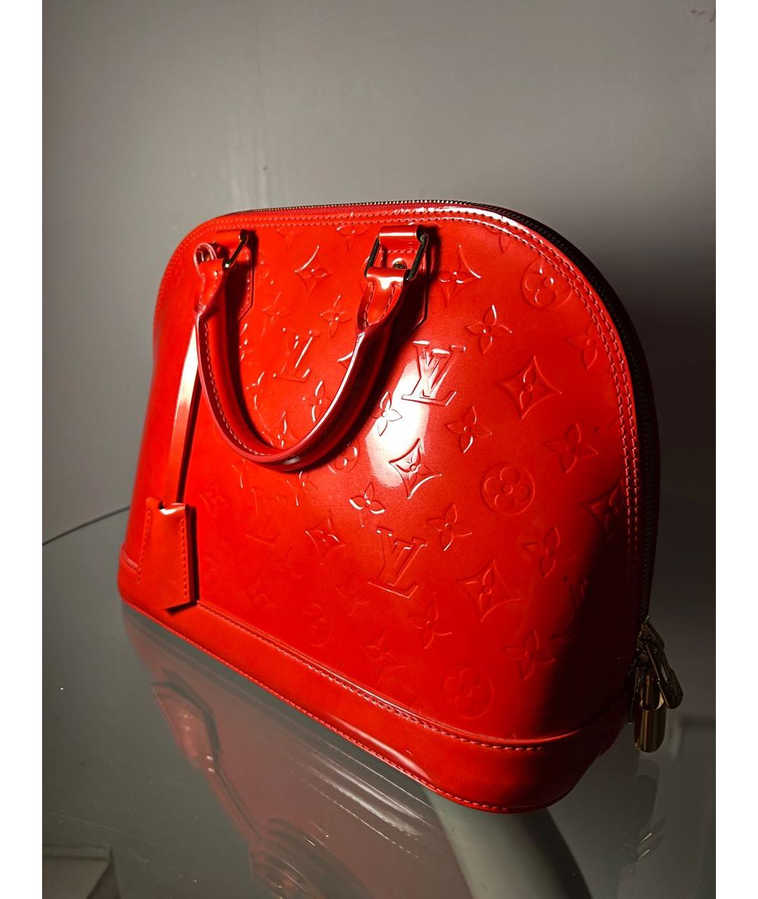 LOUIS VUITTON PRE-OWNED Красная сумка с короткими ручками из лакированной кожи, фото 3