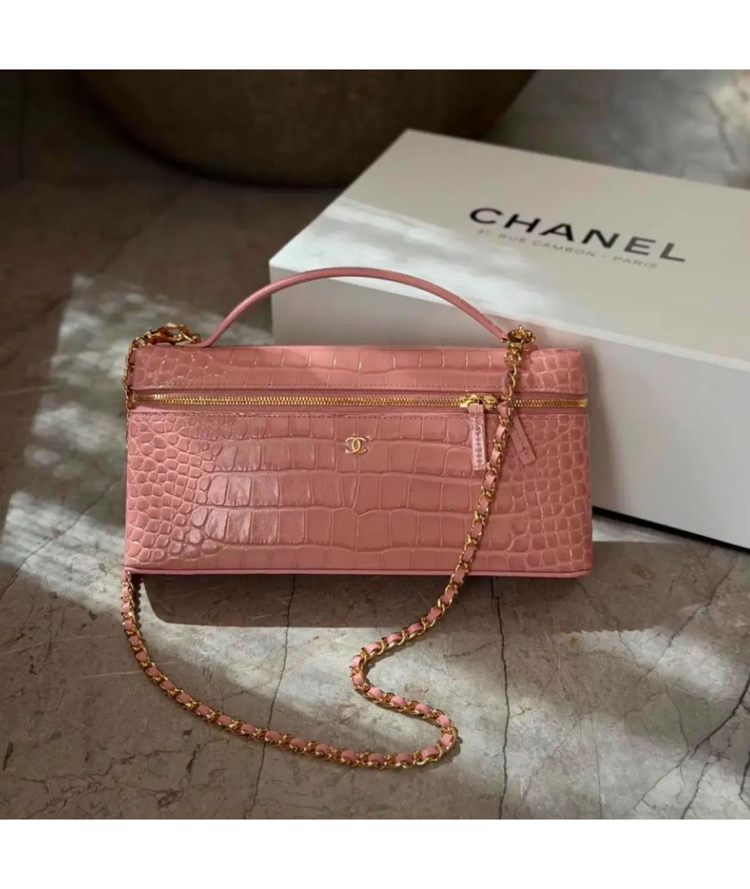 CHANEL Розовая сумка с короткими ручками из лакированной кожи, фото 2