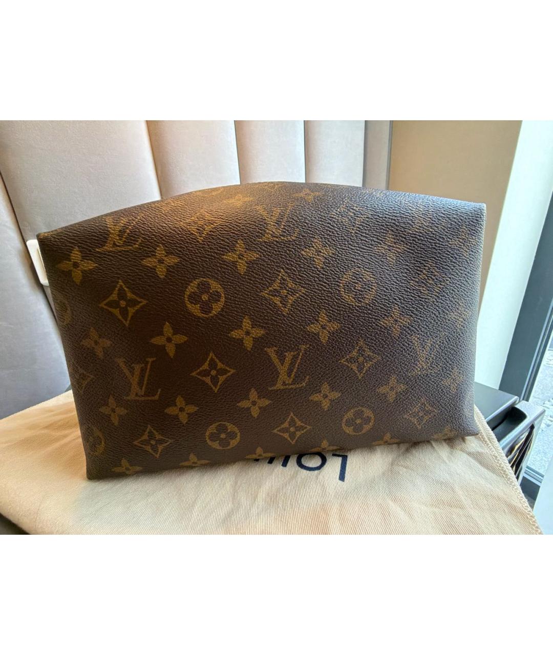 LOUIS VUITTON Коричневая косметичка из канвы, фото 3