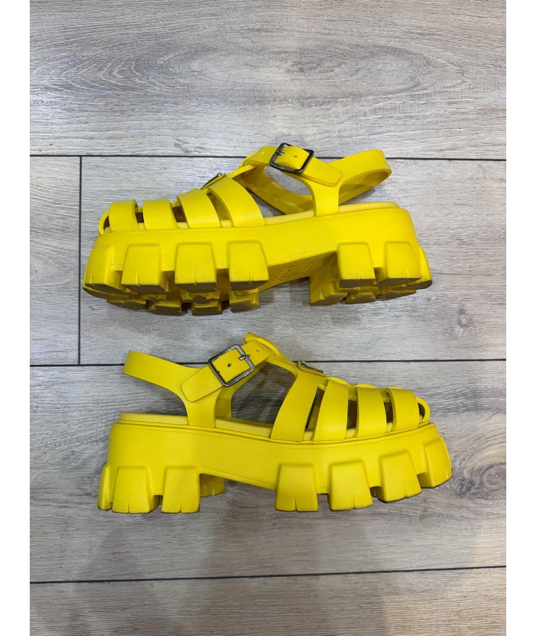 PRADA Желтые резиновые босоножки, фото 8