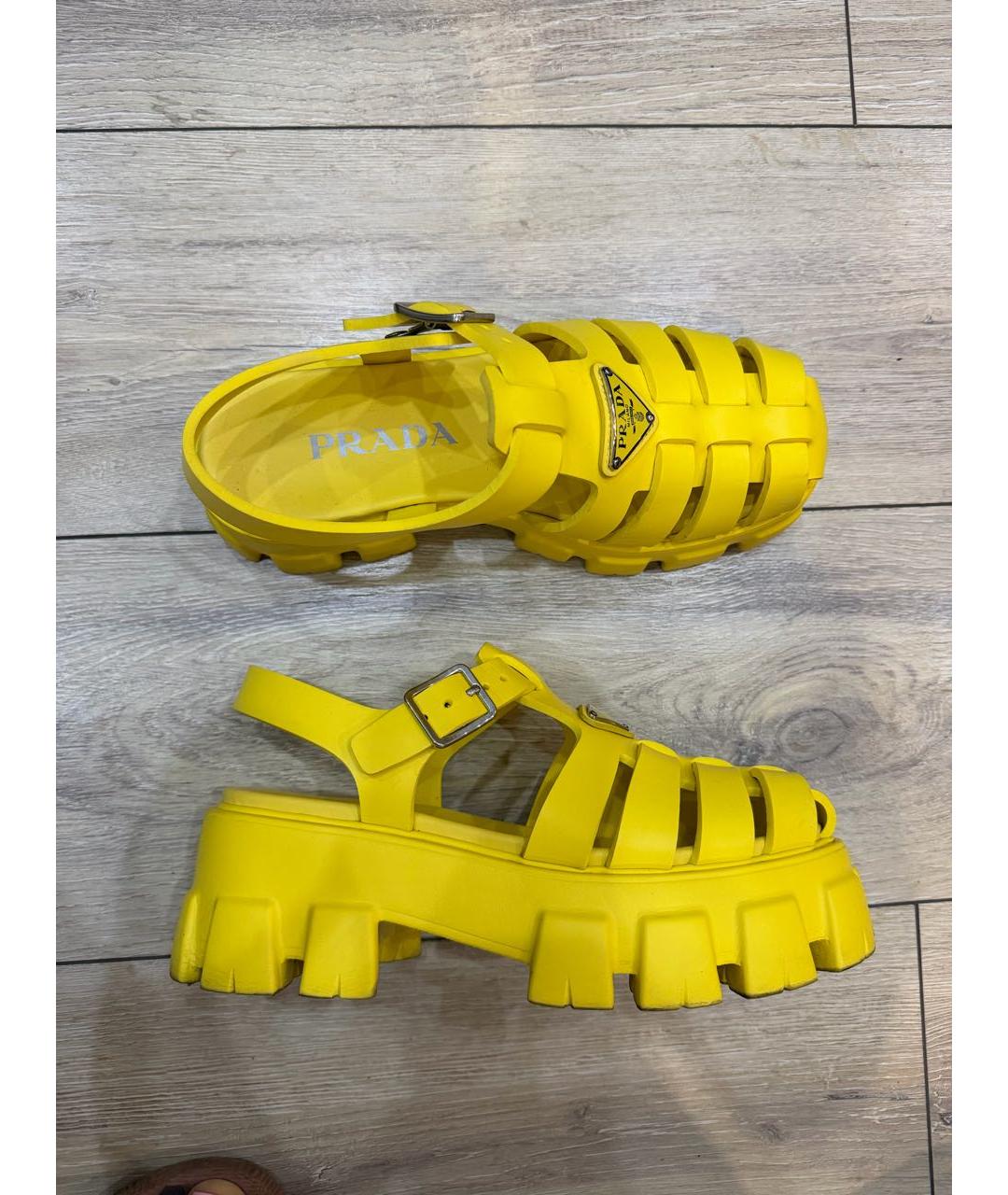 PRADA Желтые резиновые босоножки, фото 7