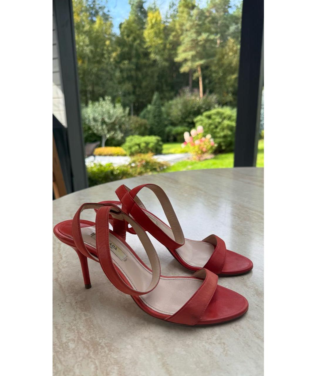 PRADA Коралловые кожаные босоножки, фото 3
