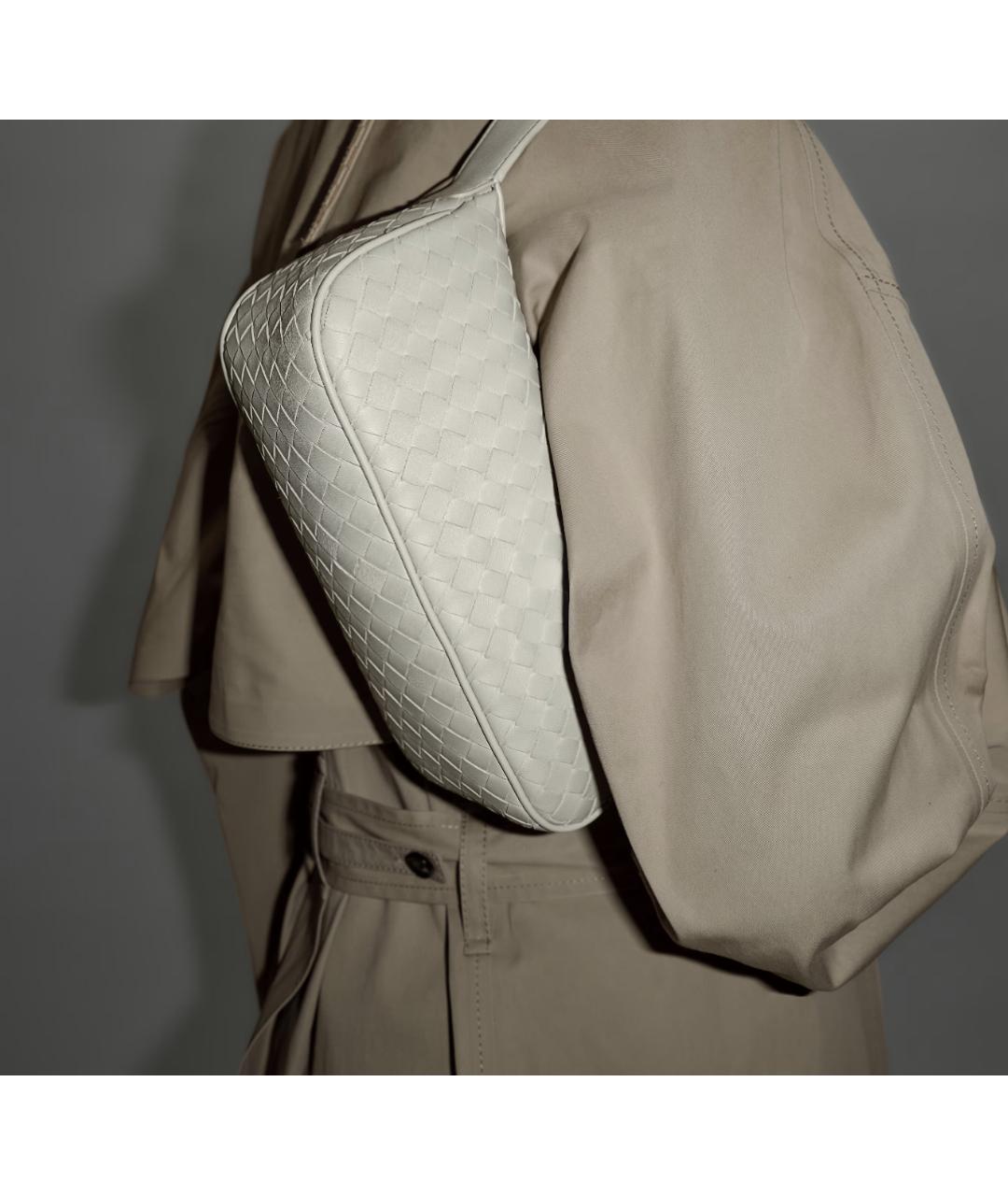 BOTTEGA VENETA Белая сумка с короткими ручками из канвы, фото 5