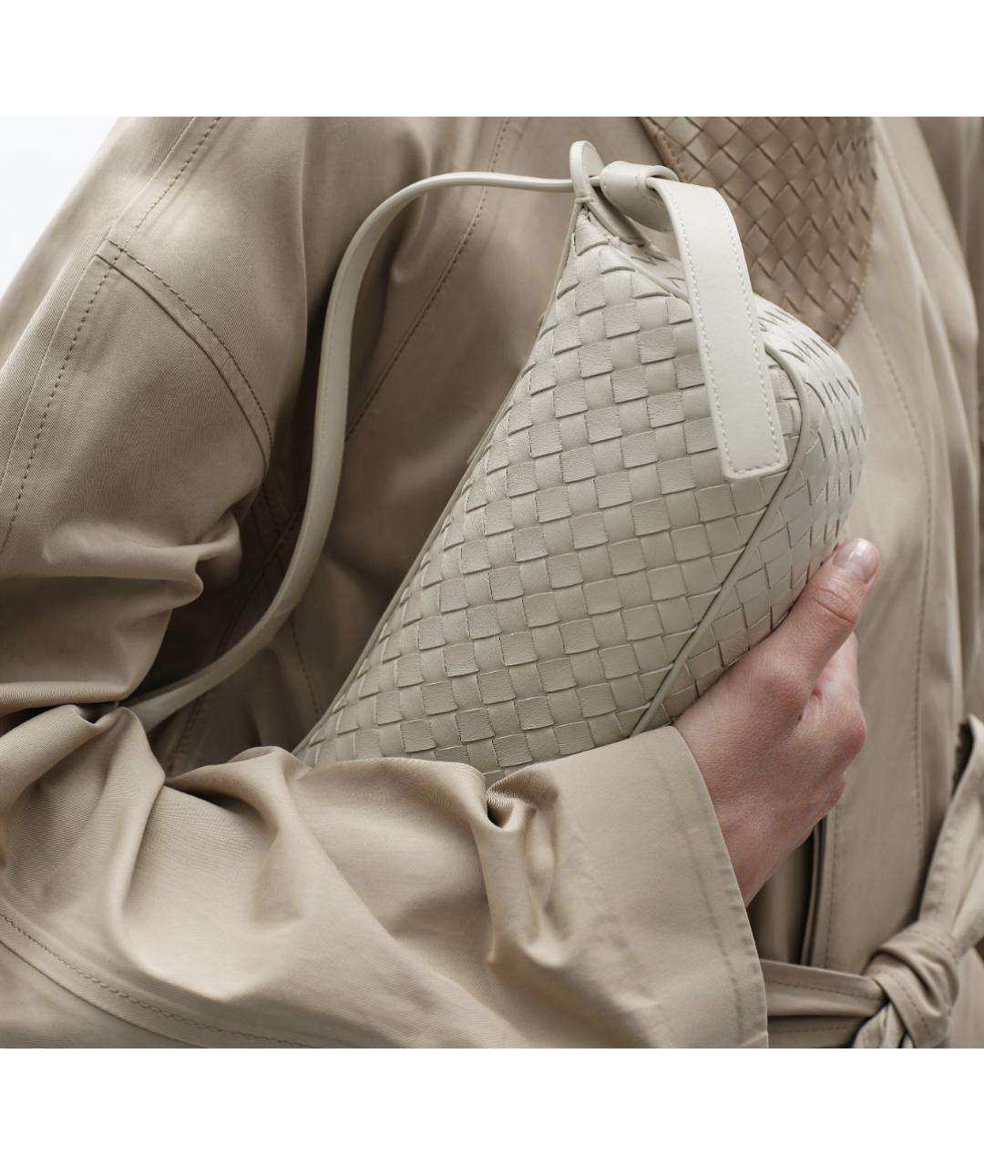 BOTTEGA VENETA Белая сумка с короткими ручками из канвы, фото 2