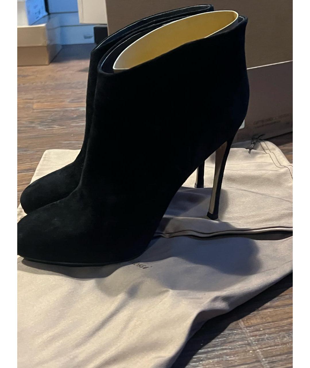 GIANVITO ROSSI Черные замшевые ботильоны, фото 6