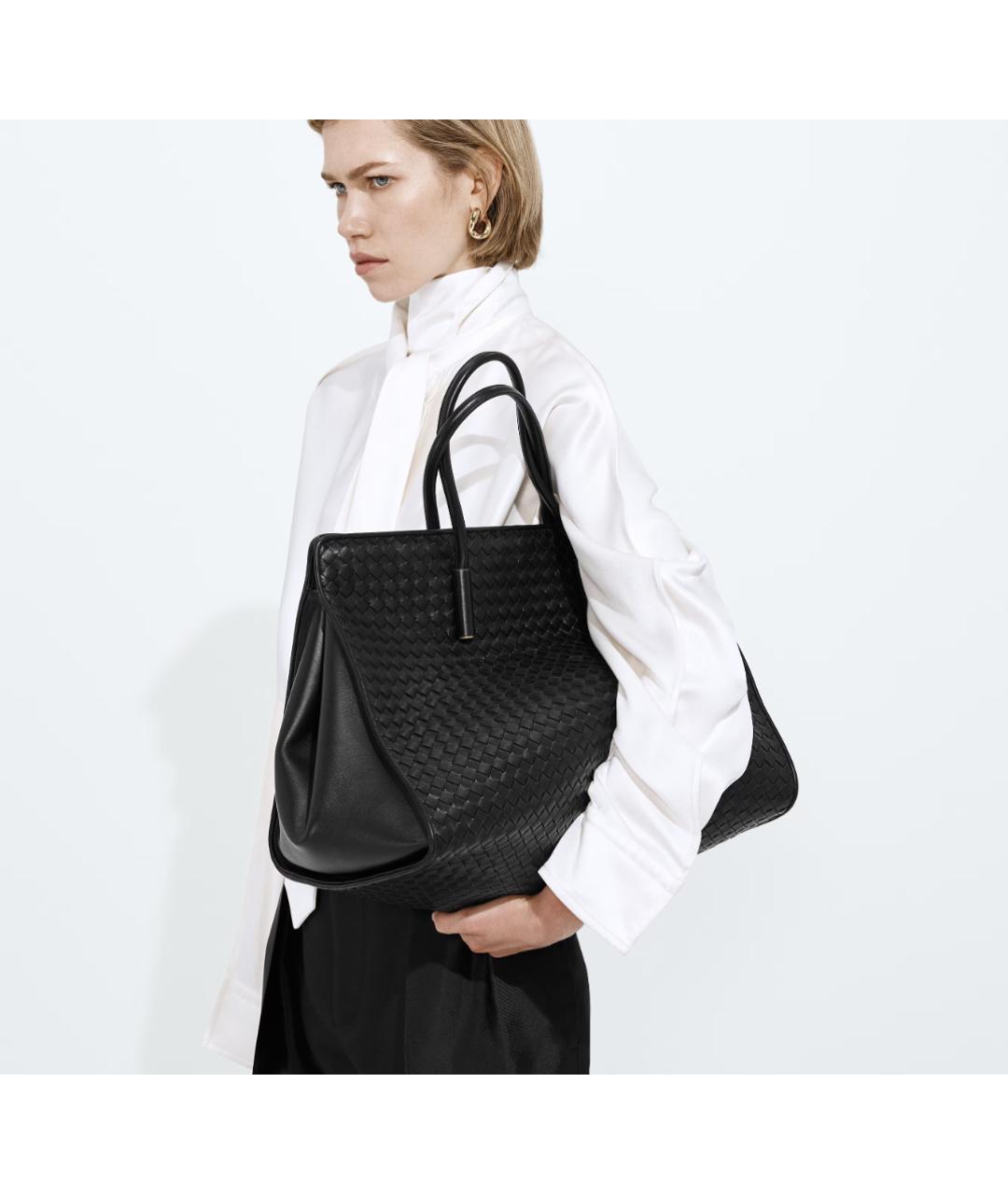 BOTTEGA VENETA Черная кожаная сумка тоут, фото 2