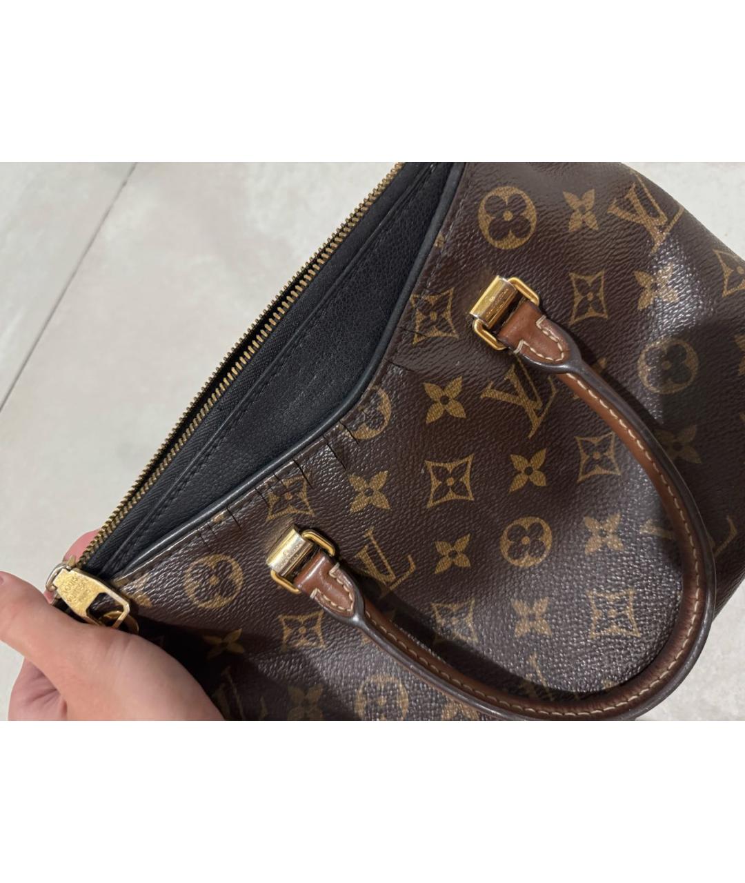 LOUIS VUITTON Коричневая кожаная сумка с короткими ручками, фото 5