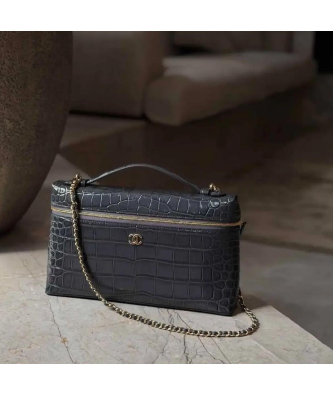 CHANEL Антрацитовая сумка с короткими ручками из лакированной кожи, фото 2