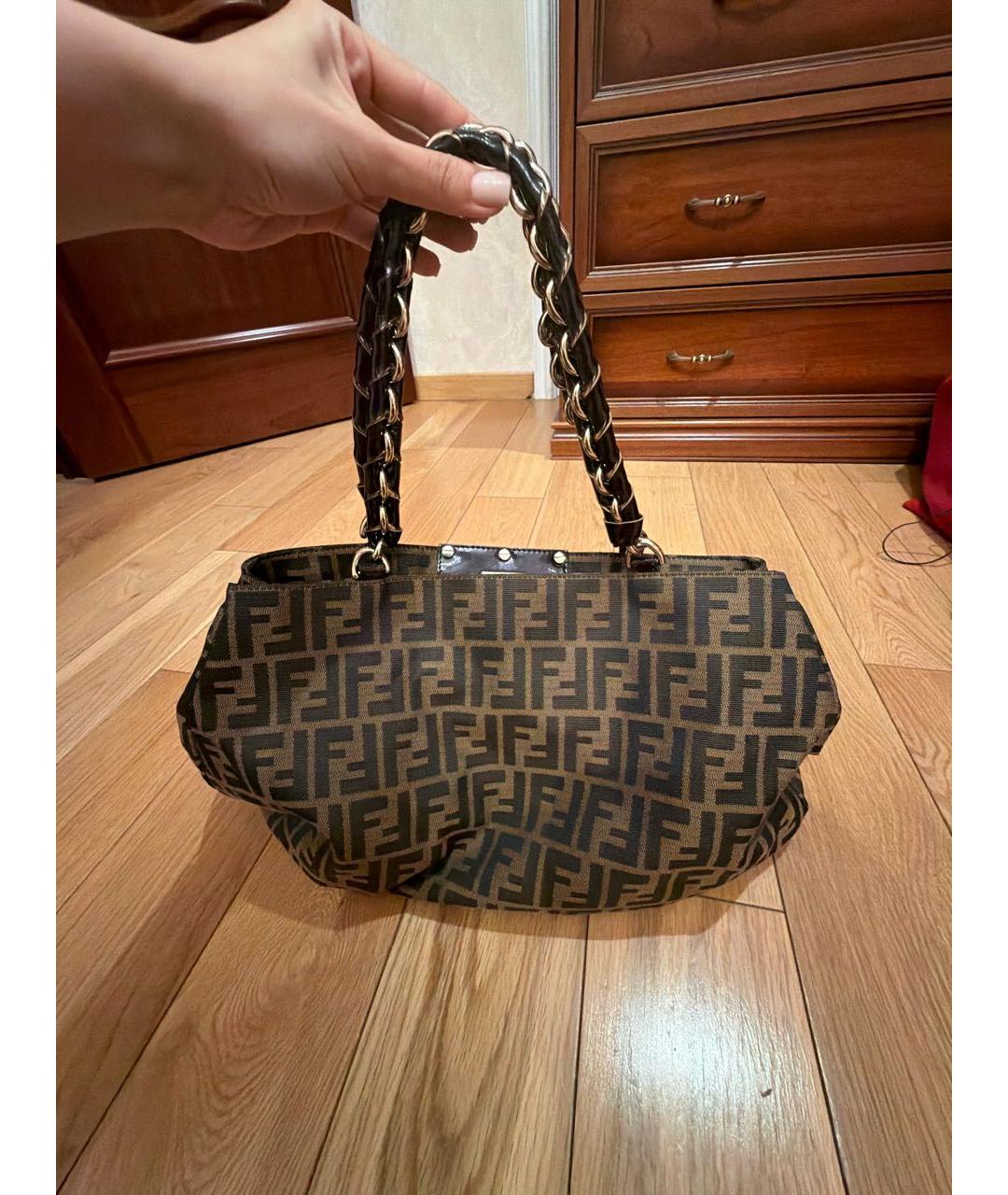 FENDI Коричневая тканевая сумка с короткими ручками, фото 3