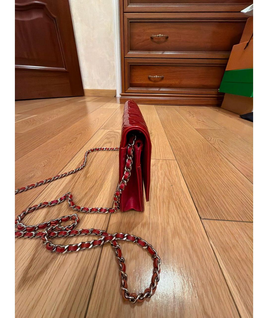 CHANEL Красная сумка через плечо из лакированной кожи, фото 2