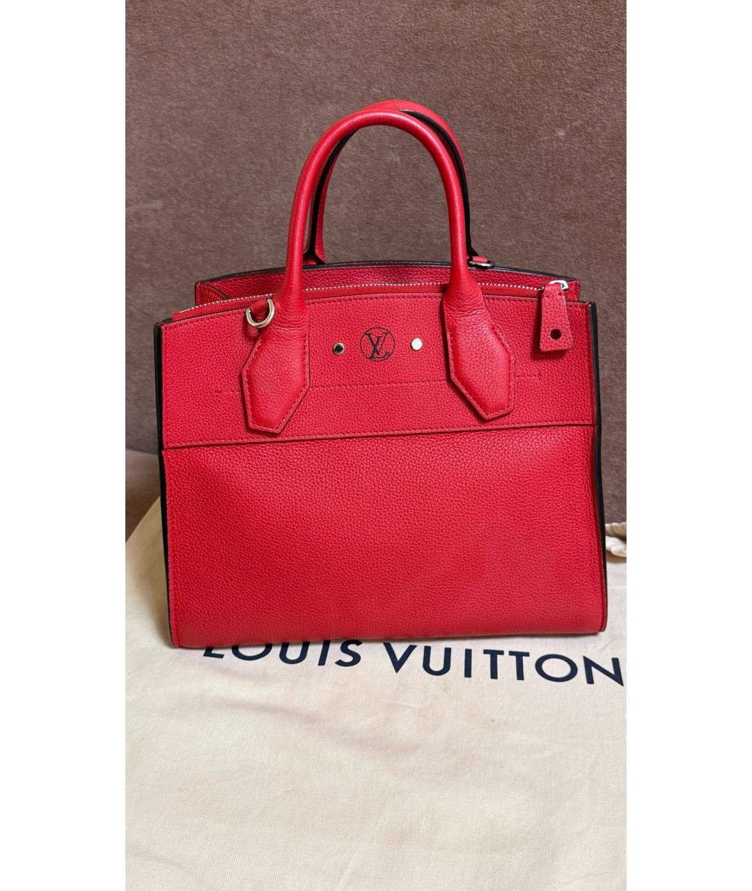 LOUIS VUITTON Красная кожаная сумка с короткими ручками, фото 2
