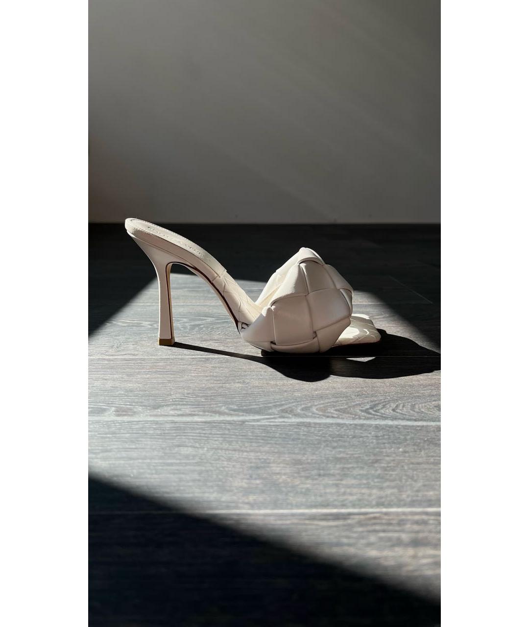 BOTTEGA VENETA Белые кожаные мюли, фото 9
