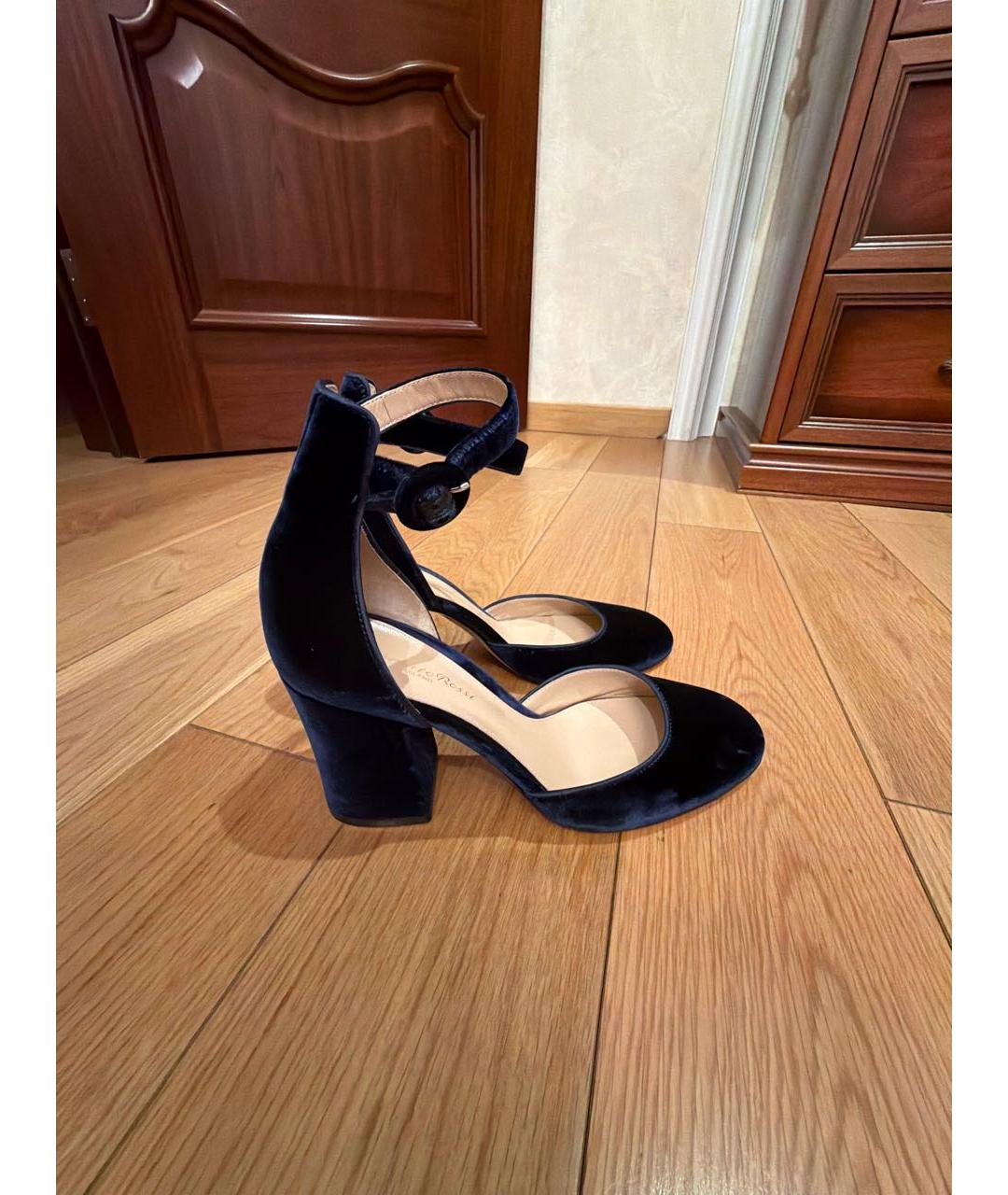 GIANVITO ROSSI Темно-синие бархатные туфли, фото 6