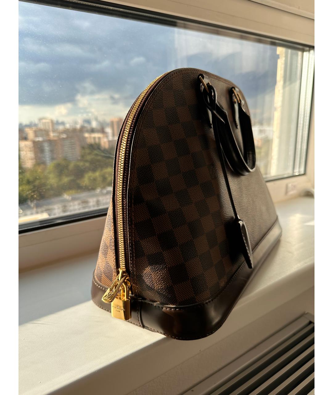 LOUIS VUITTON Коричневая кожаная сумка с короткими ручками, фото 2
