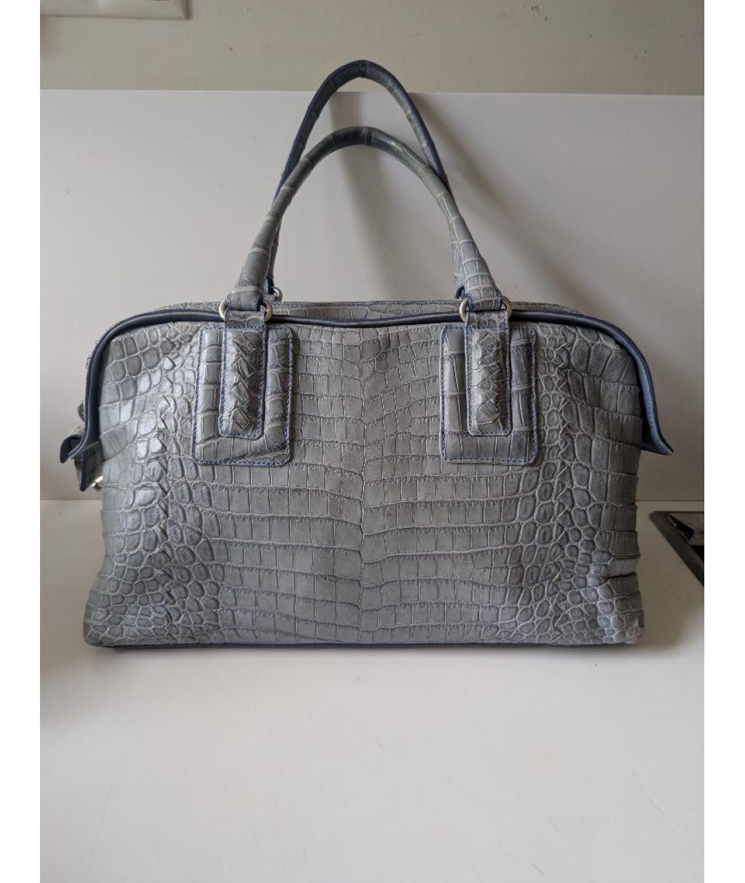 BOTTEGA VENETA Серая сумка с короткими ручками из кожи крокодила, фото 3
