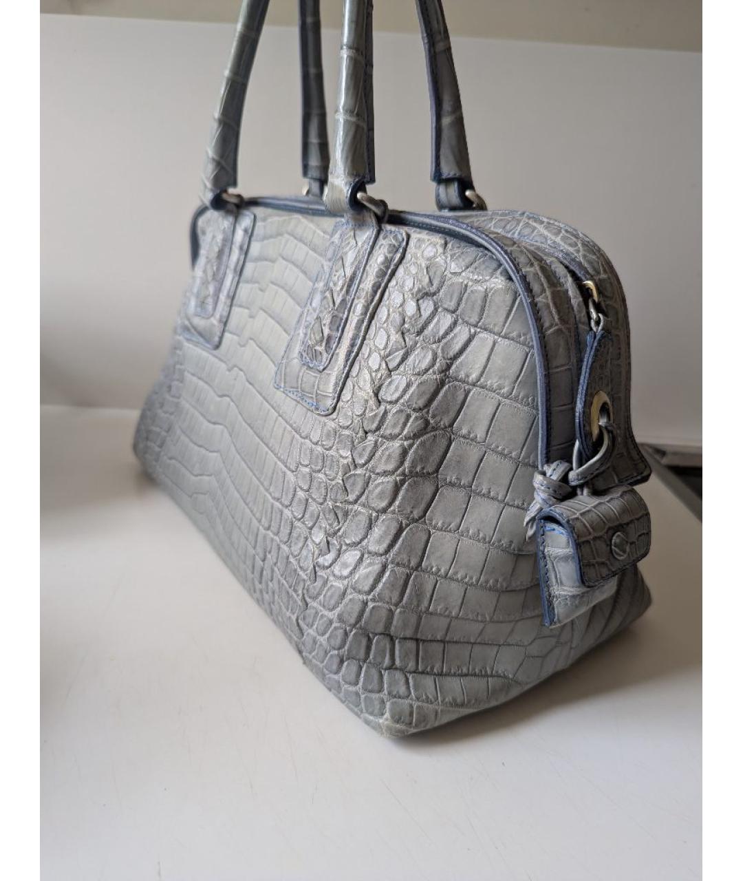 BOTTEGA VENETA Серая сумка с короткими ручками из кожи крокодила, фото 2
