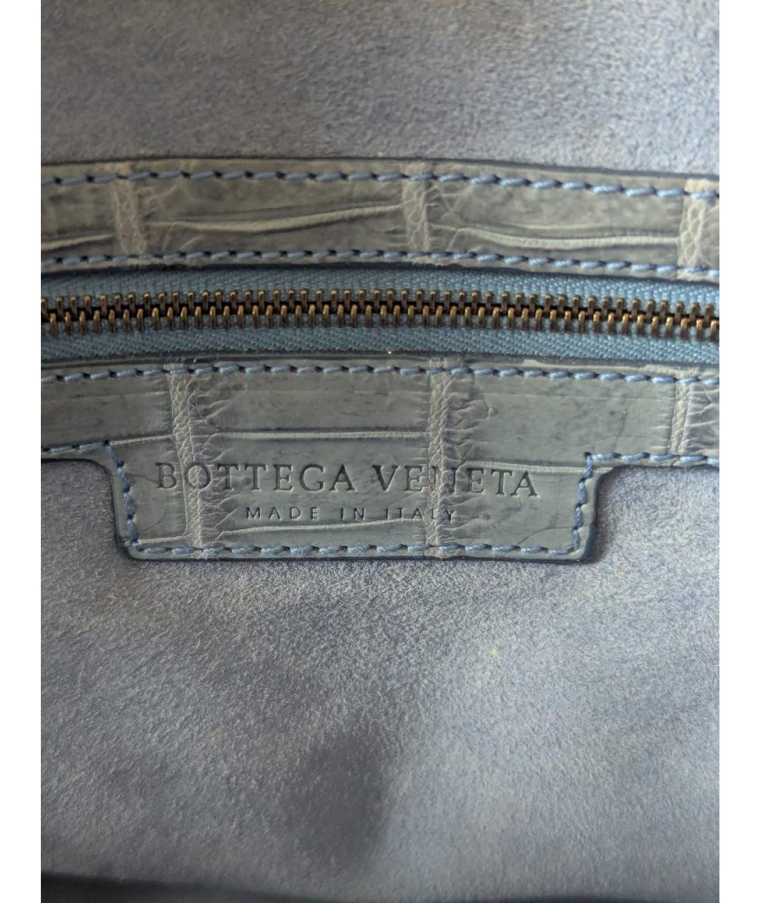 BOTTEGA VENETA Серая сумка с короткими ручками из кожи крокодила, фото 7