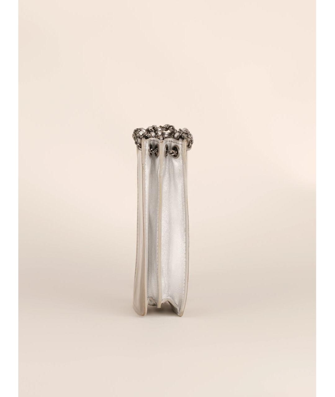 CHANEL Серебряная сумка через плечо из лакированной кожи, фото 4