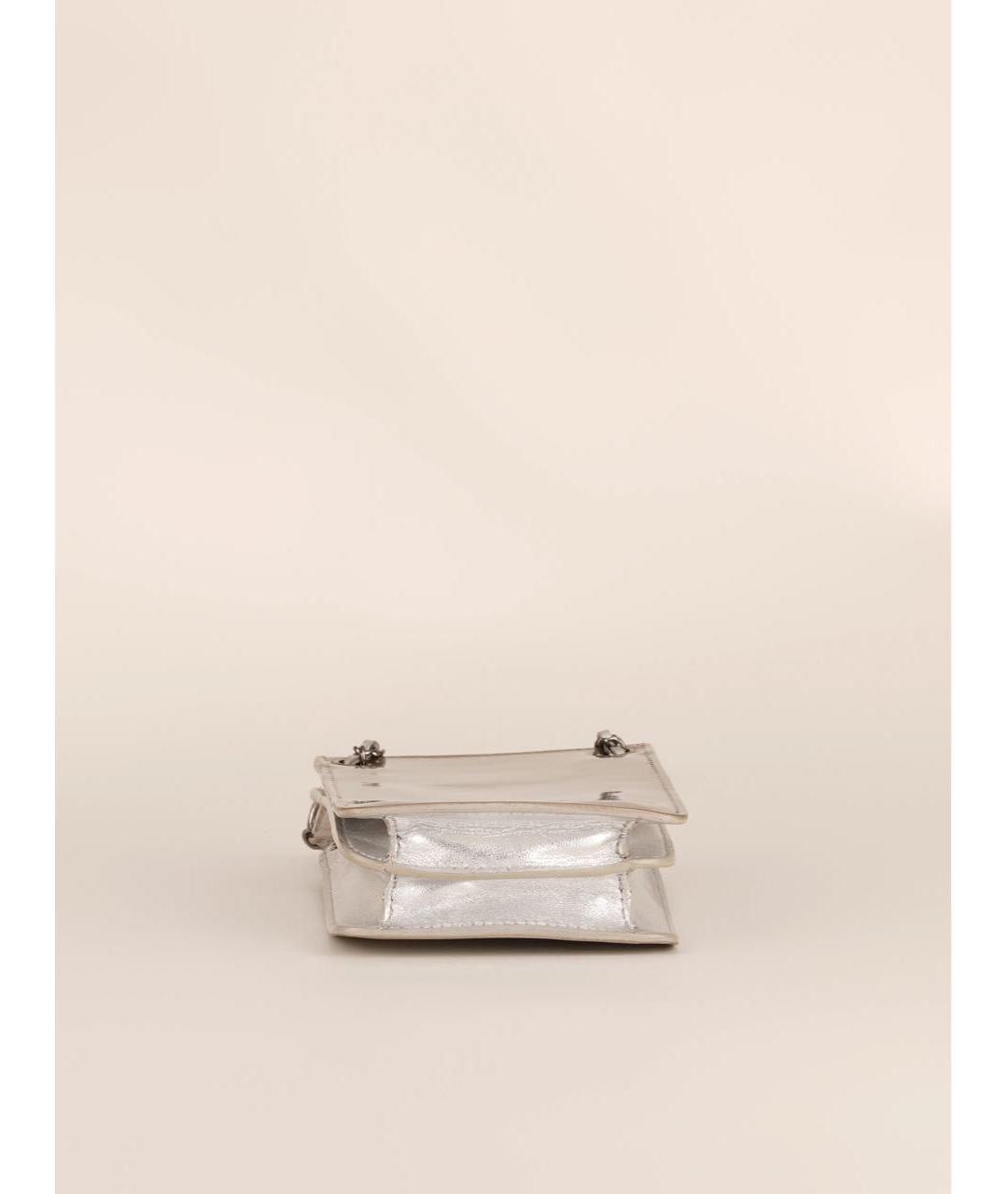 CHANEL Серебряная сумка через плечо из лакированной кожи, фото 6