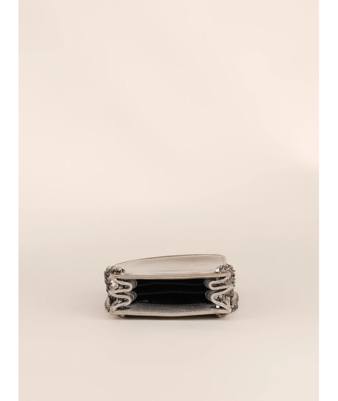 CHANEL Серебряная сумка через плечо из лакированной кожи, фото 7