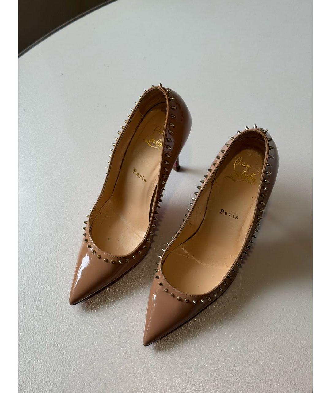 CHRISTIAN LOUBOUTIN Бежевые туфли из лакированной кожи, фото 3