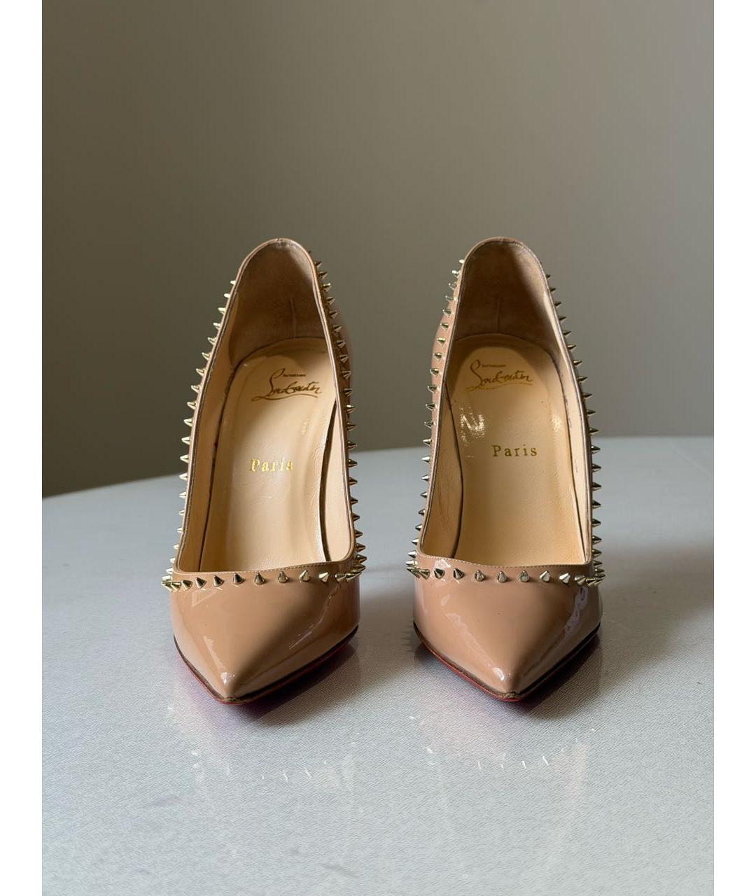 CHRISTIAN LOUBOUTIN Бежевые туфли из лакированной кожи, фото 2