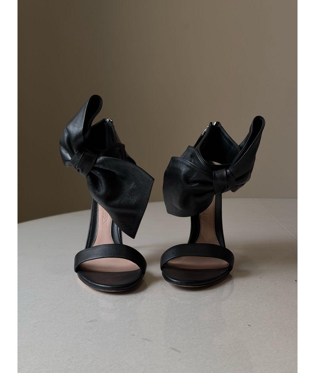 ALEXANDER MCQUEEN Черные кожаные босоножки, фото 2