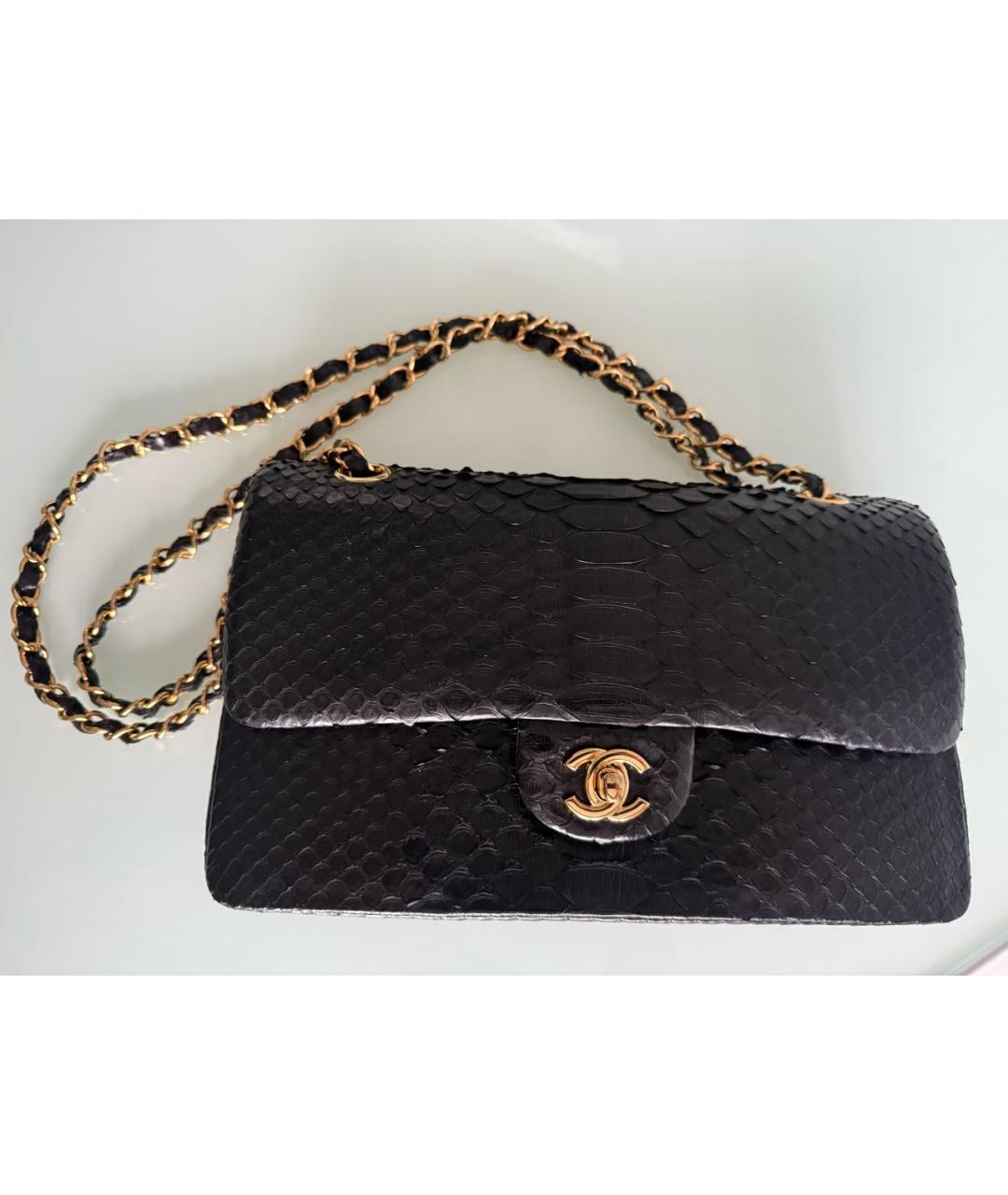 CHANEL Черная сумка через плечо из кожи питона, фото 7